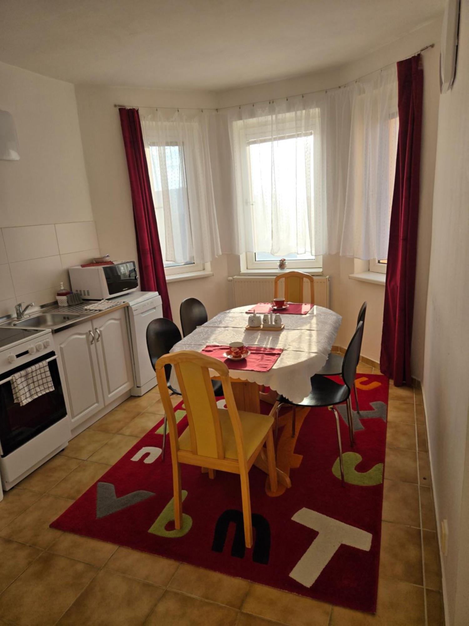 Appartement In Nitra Under The Zobor-Hill Exterior foto